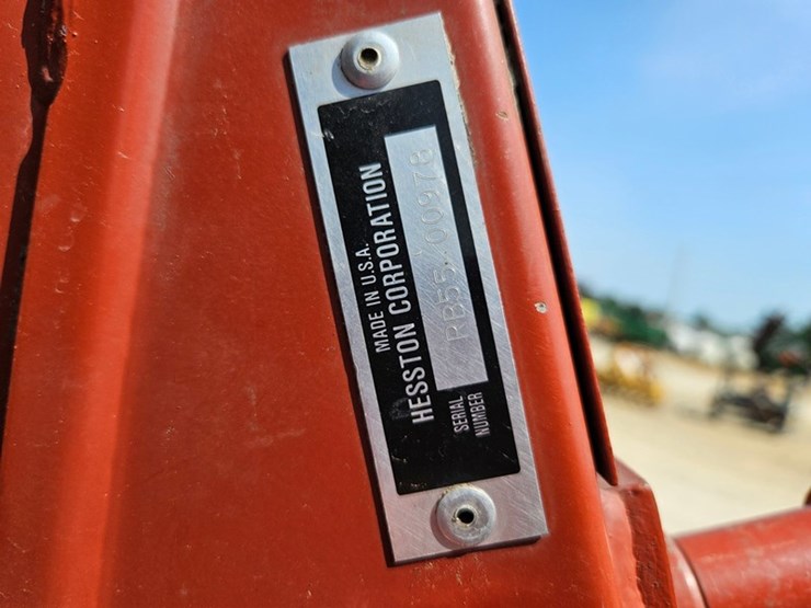 hesston-550-image-38