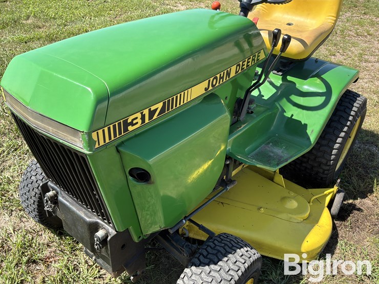 john-deere-317-image-12