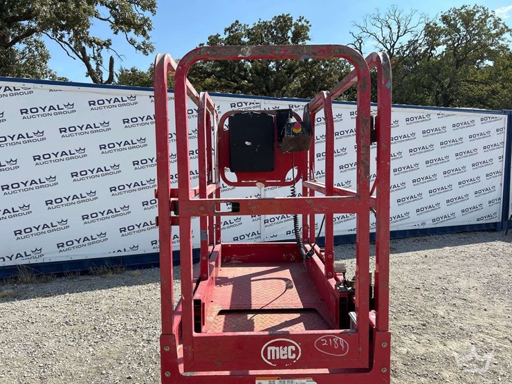 mec-scissor-lift-image-12