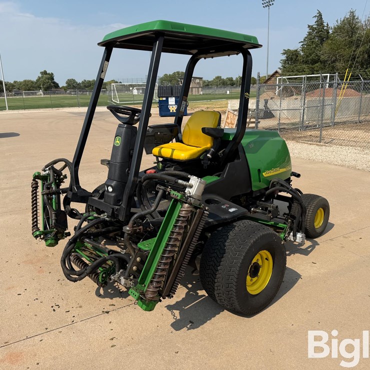 JOHN DEERE 3225C