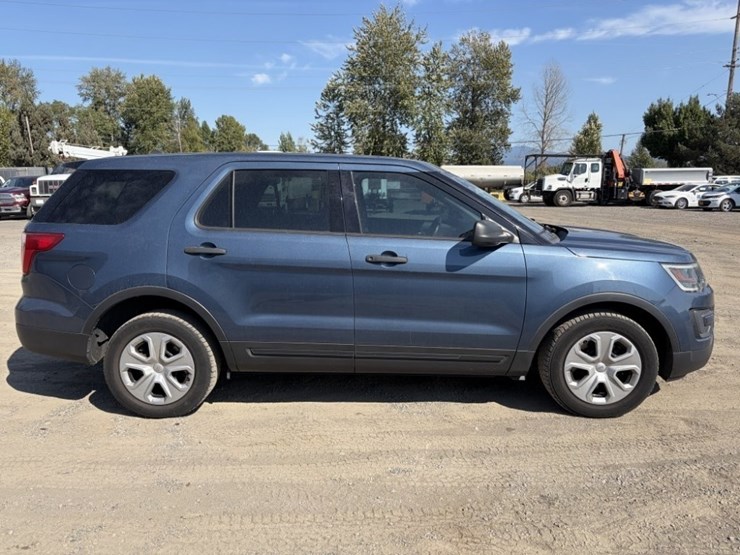 2017-ford-explorer-image-3