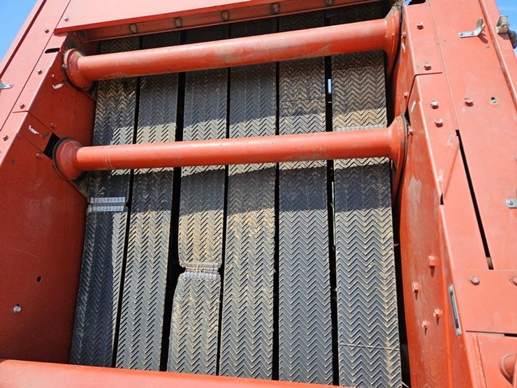 hesston-550-image-37