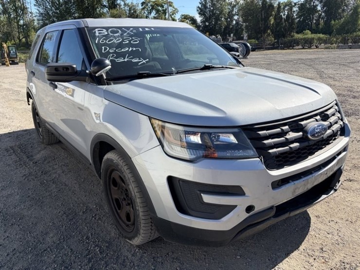 2016-ford-explorer-image-2