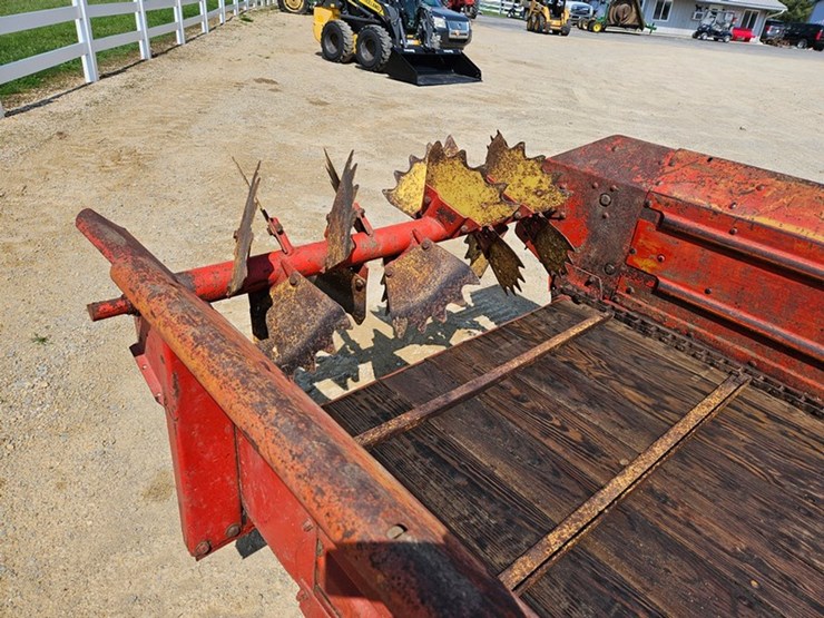new-holland-512-image-15