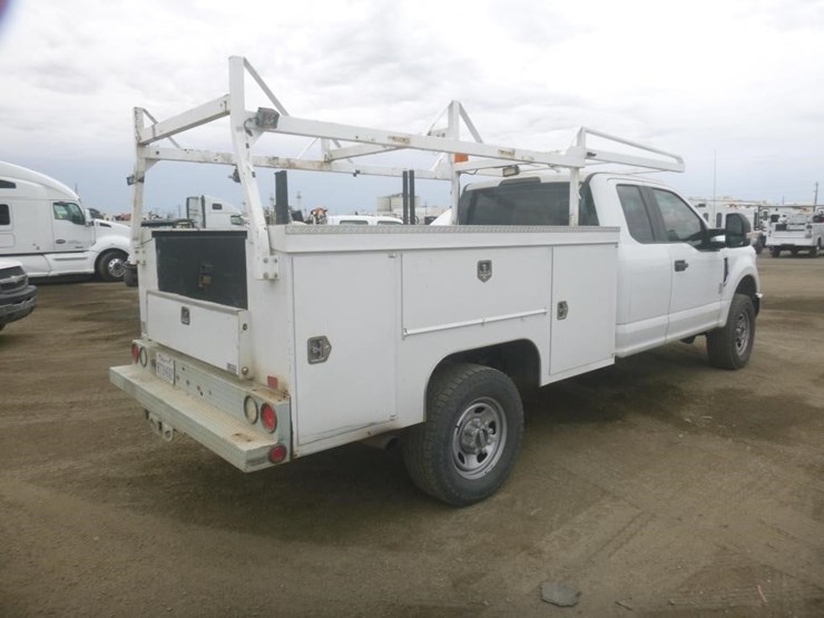 2019-ford-f350-image-3