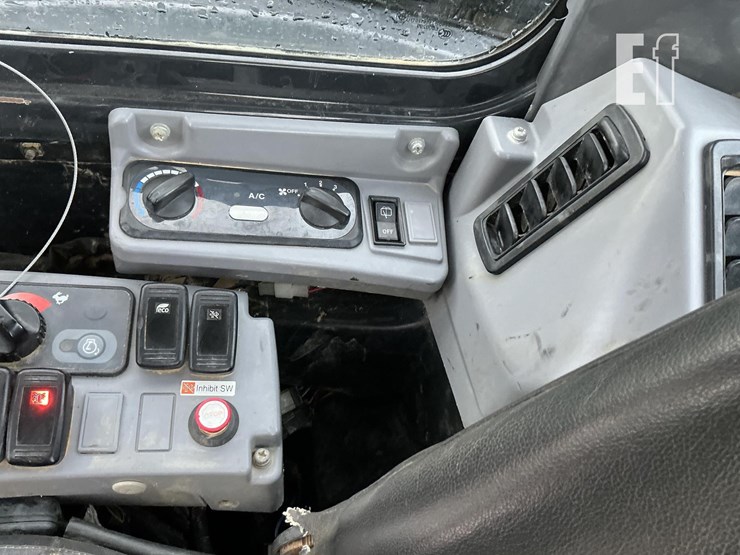 2018-kubota-kx057-4-image-15