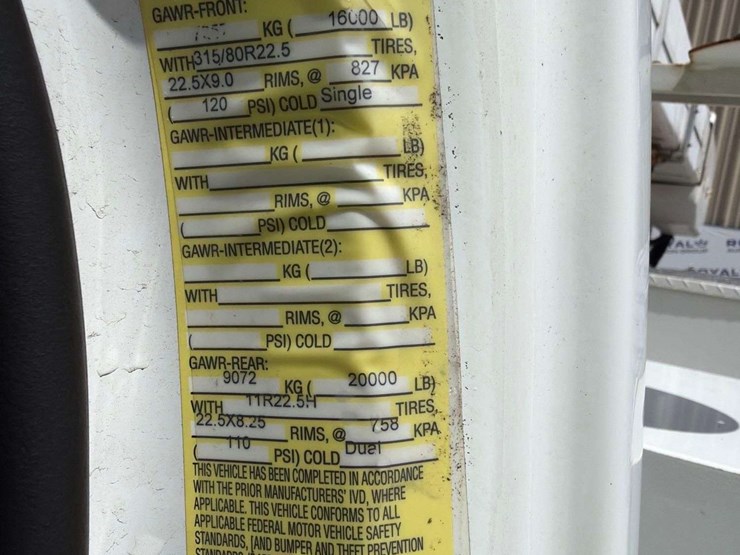 2011-freightliner-m2-106-image-5
