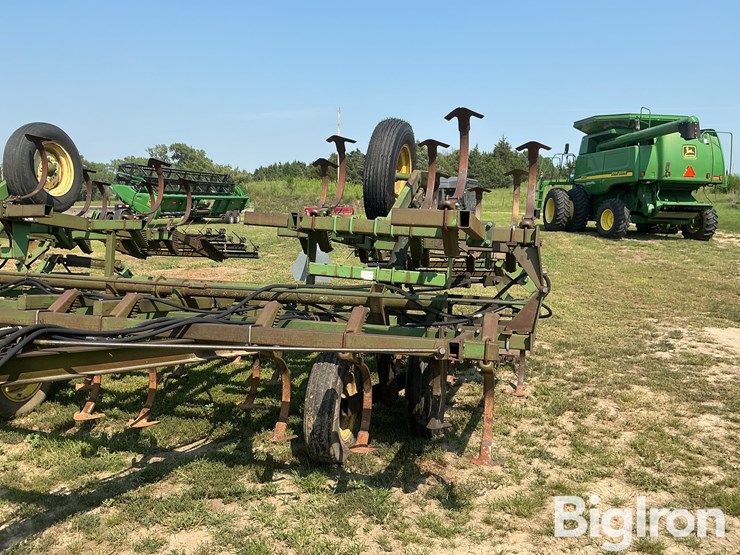 john-deere-26-image-11