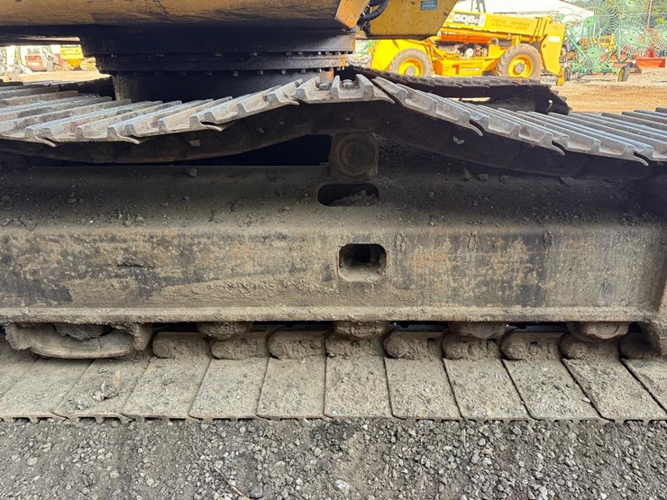 deere-200c-lc-image-12