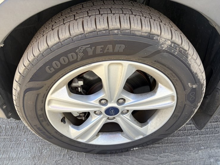 2015-ford-escape-se-image-15