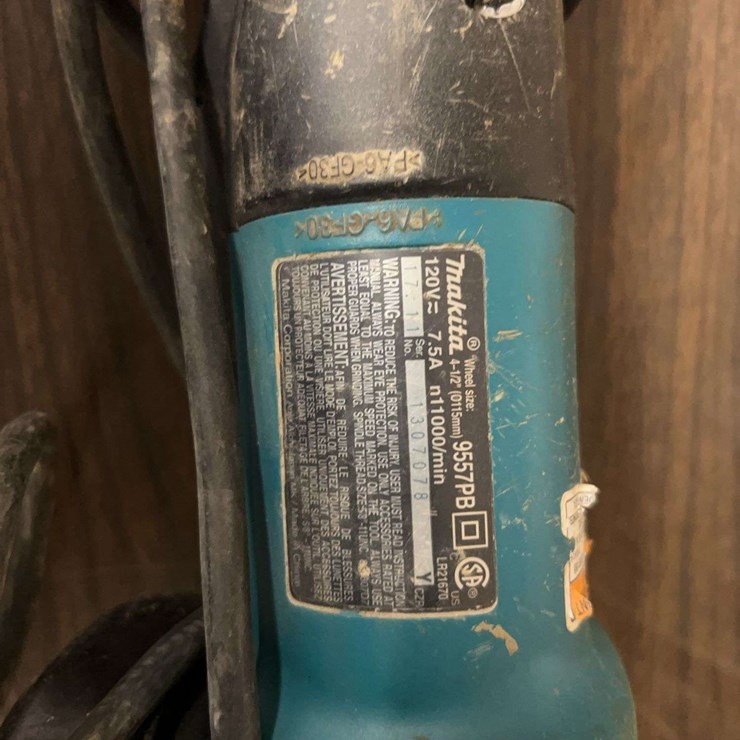 Makita 9557PB 4.5-Inch Angle Grinder, 120V, 7.5A, 11,000 RPM