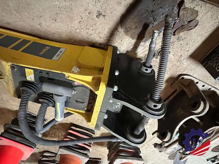 2019-epiroc-mb1000-hydraulic-hammer-image-9