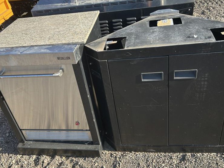 #206-•-5---piece-char-broil-medallion-outdoor-kitchen-image-17