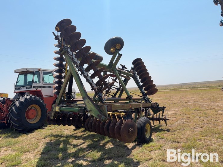 john-deere-330-image-5
