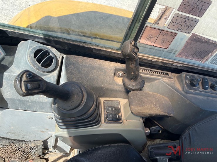 2016-caterpillar-305.5e2-cr-image-12