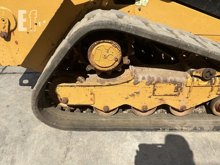 2015-caterpillar-259d-image-10