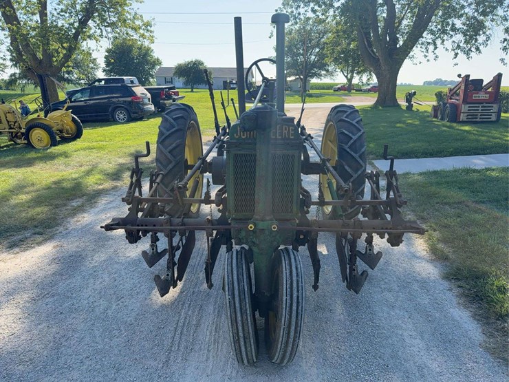 john-deere-b-image-8