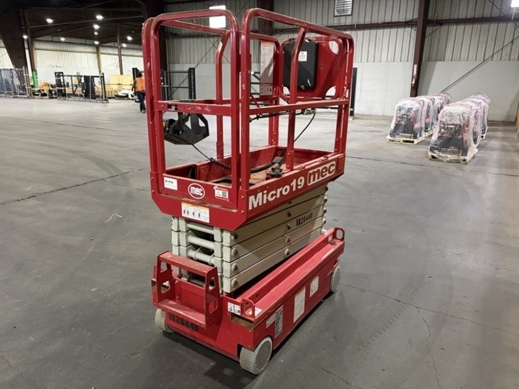 2020-mec-micro-19-scissor-lift-image-4