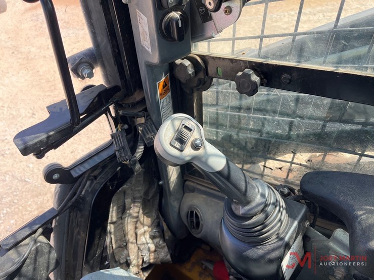 new-holland-c238-image-11