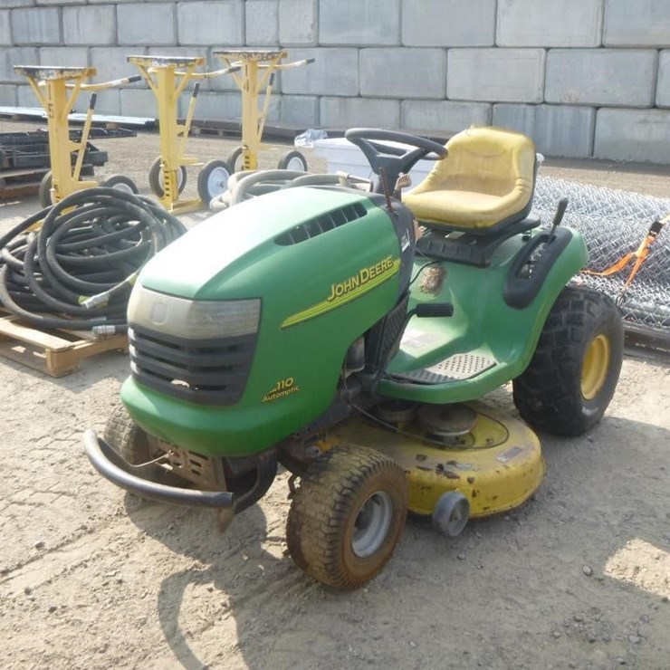 JOHN DEERE L110