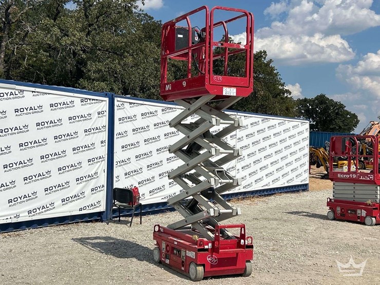 mec-scissor-lift-image-4