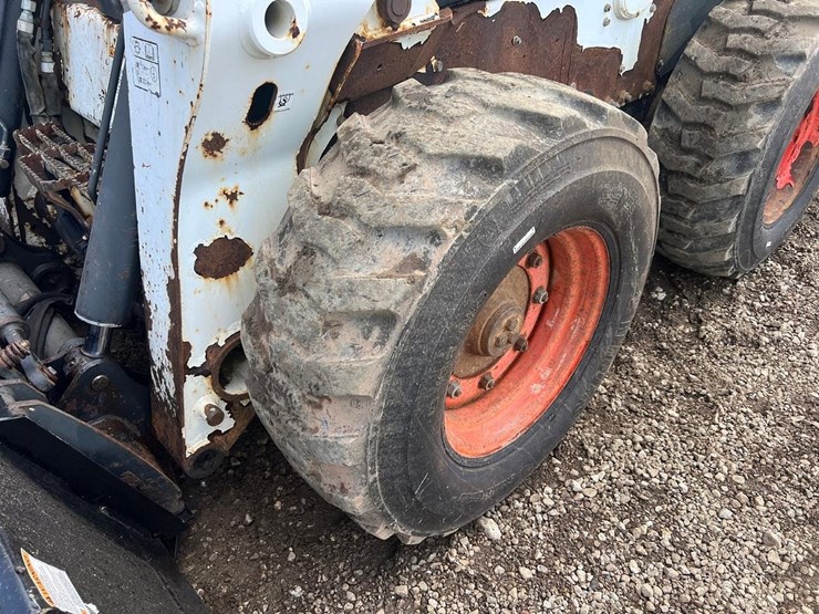 2011-bobcat-s750-image-13