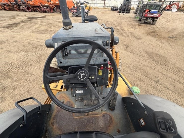 2013-deere-210k-ep-image-33