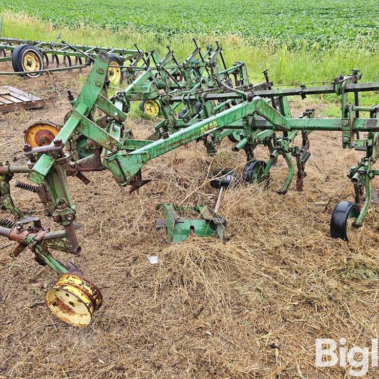 JOHN DEERE AT40