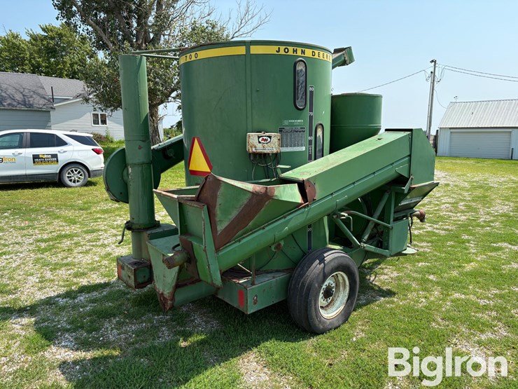 1979-john-deere-700-image-5