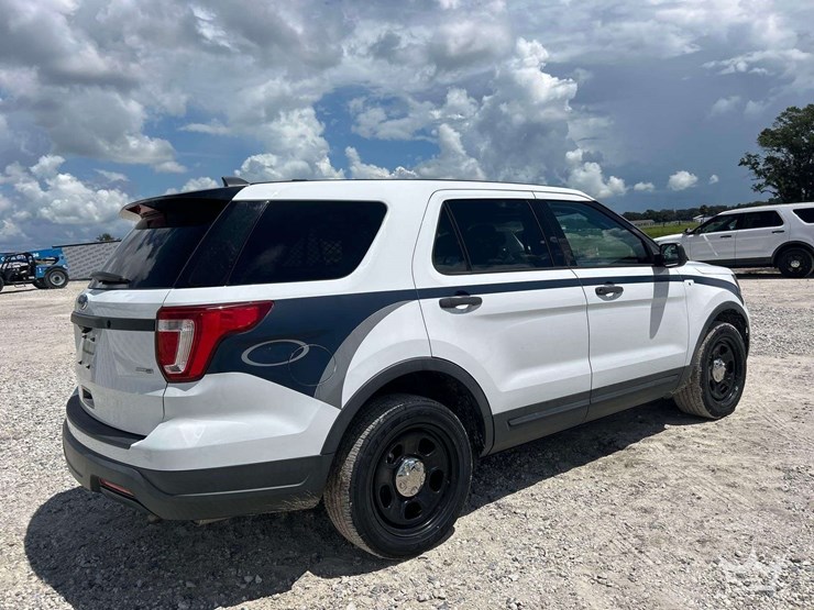 2018-ford-explorer-image-3