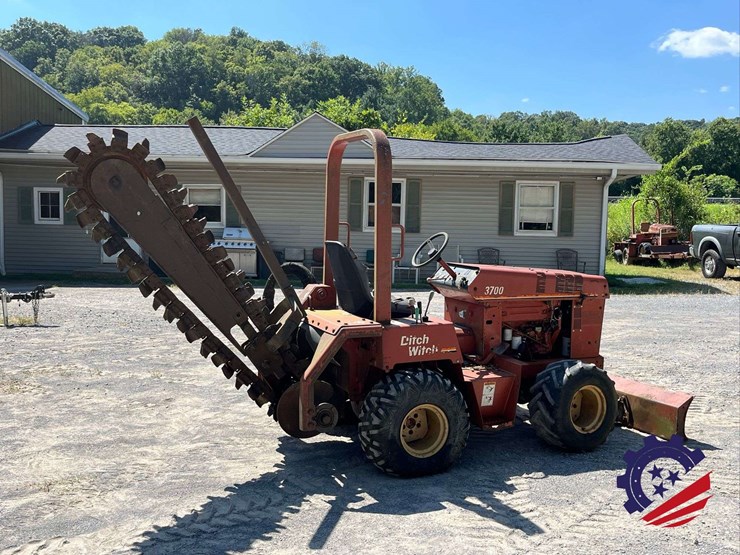 2001-ditch-witch-3700-image-3