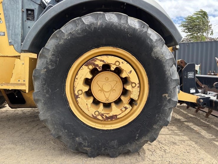 2013-deere-210k-ep-image-30