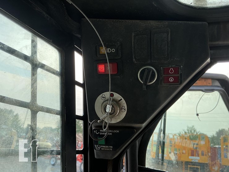 2011-bobcat-s70-image-13