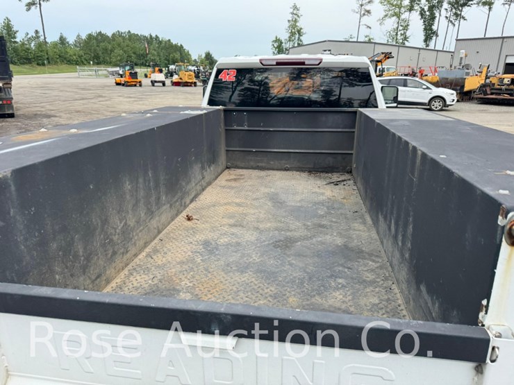 2022-chevrolet-3500-image-6
