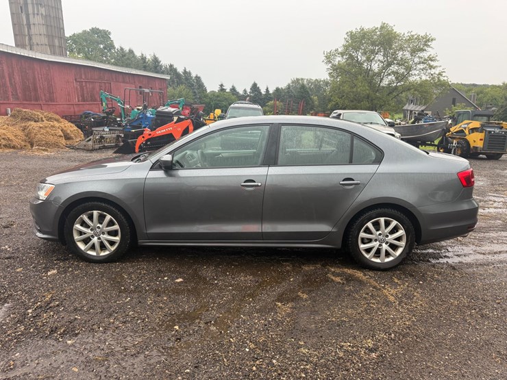 #55-•-2015-volkswagen-jetta-image-2