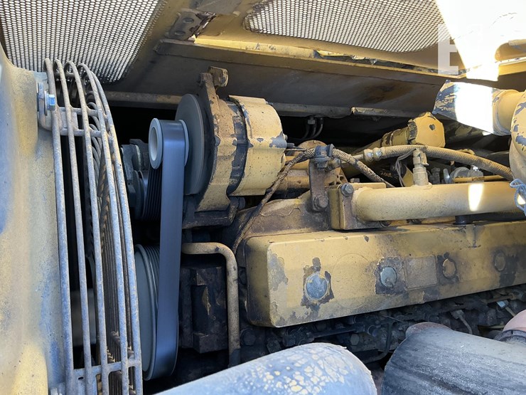 2005-deere-700h-lgp-image-18