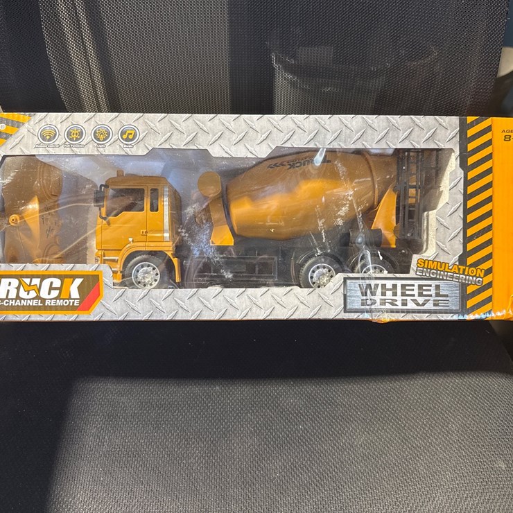 #1024 • Remote control concrete truck