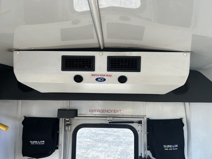 2016-chevrolet-express-paratransit-bus-image-25