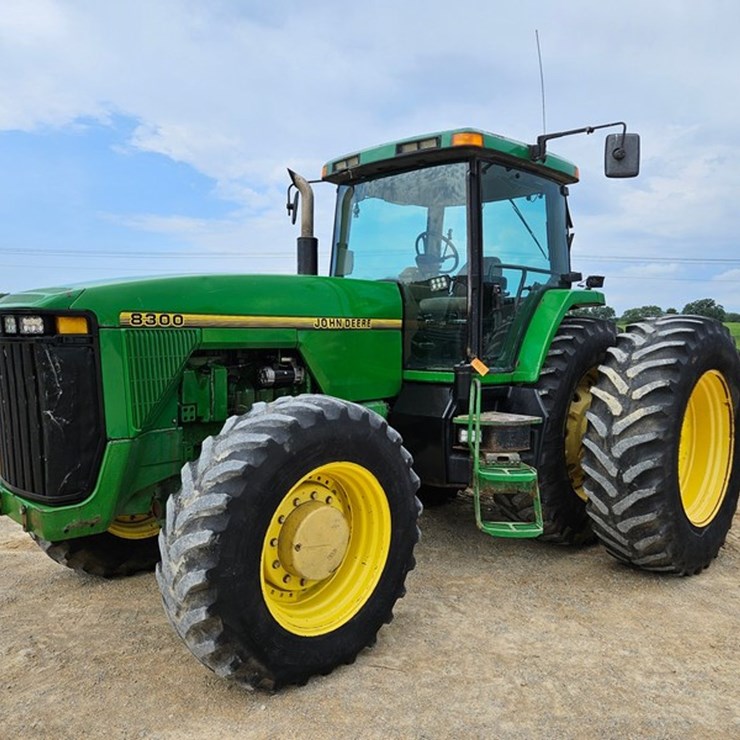 JOHN DEERE 8300