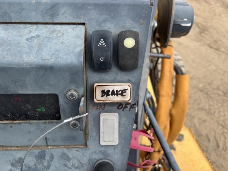 2013-deere-210k-ep-image-36