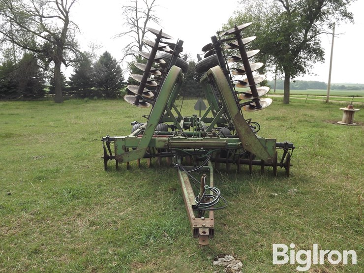 john-deere-230-image-2