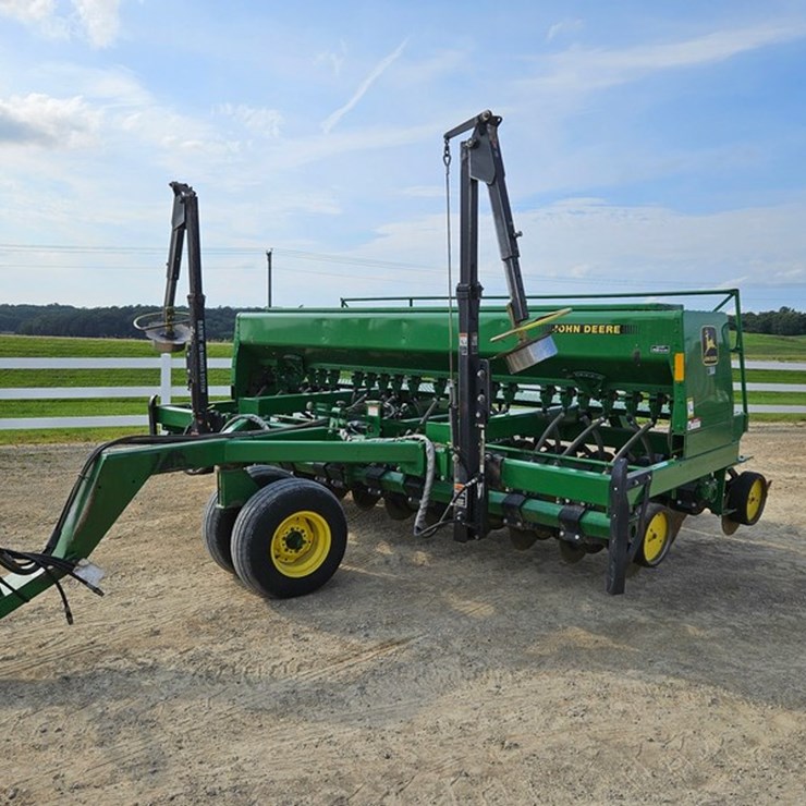 JOHN DEERE 750