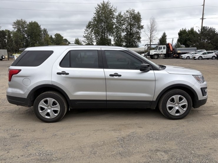 2018-ford-explorer-image-3