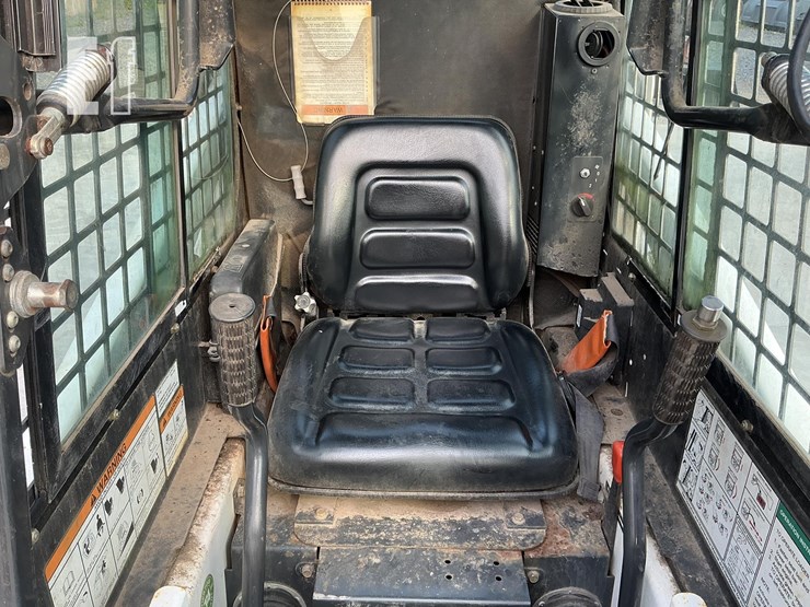 2011-bobcat-s70-image-12