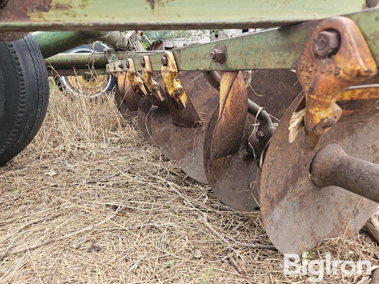 john-deere-12-image-16
