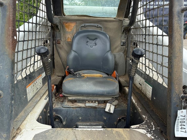 2005-bobcat-s250-image-17