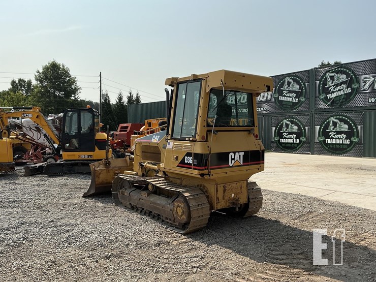 2005-caterpillar-d3g-xl-image-2