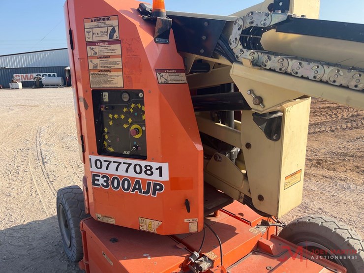 jlg-e300ajp-image-7