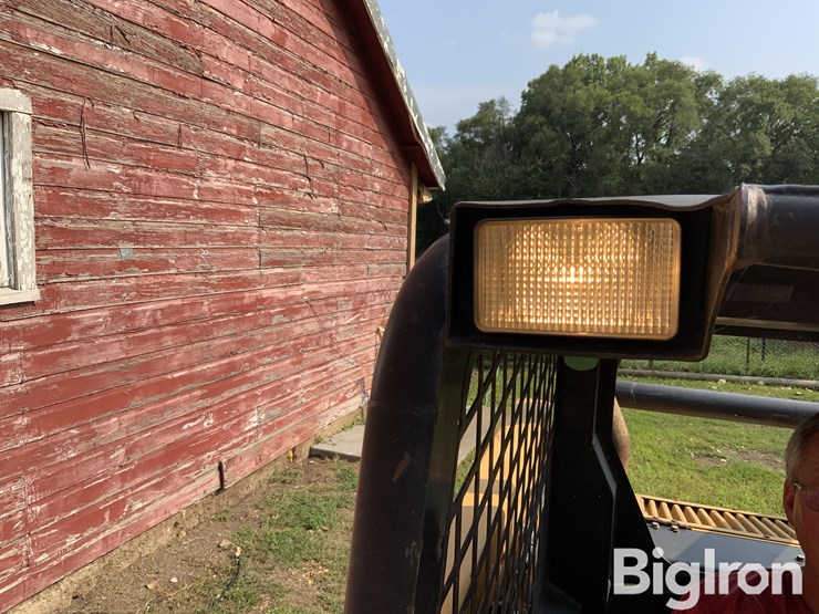 2006-deere-ct322-image-18
