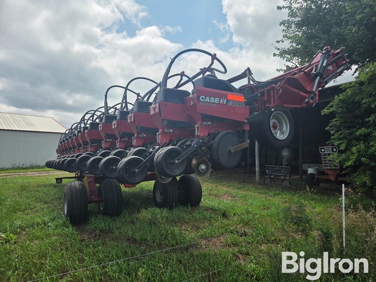2011-case-ih-1240-image-7